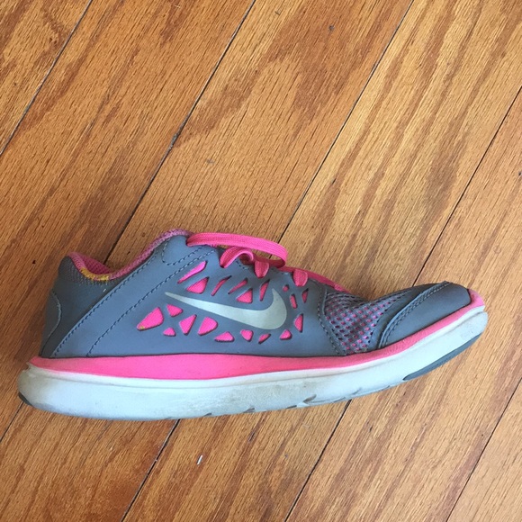 Girl’s Nike sneaker - Picture 2 of 4